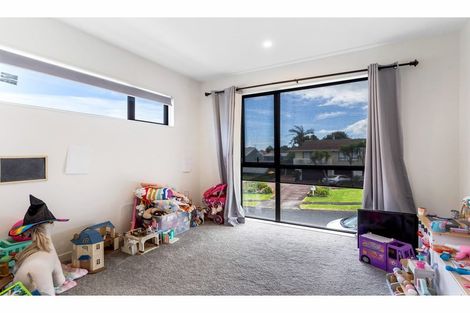 Photo of property in 3b Sheralee Place, Bucklands Beach, Auckland, 2014