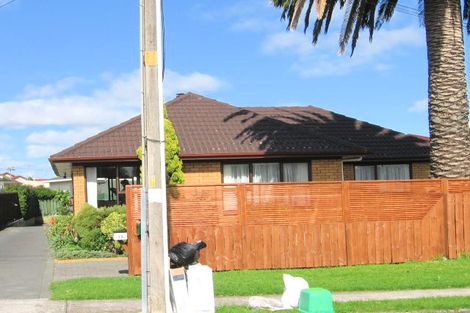 Photo of property in 2/49 Devon Road, Bucklands Beach, Auckland, 2012