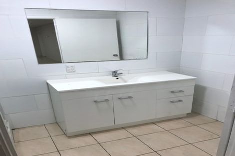 Photo of property in 4 Tupaki Place, Pakuranga Heights, Auckland, 2010