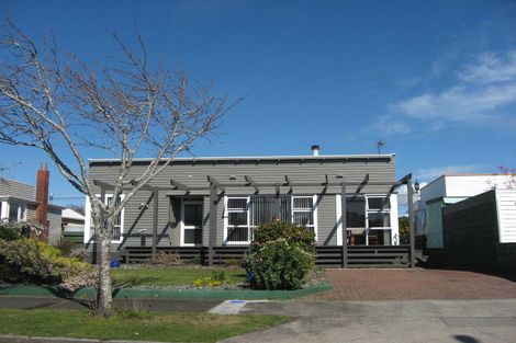 Photo of property in 10 Cornwall Street, Brooklands, New Plymouth, 4310