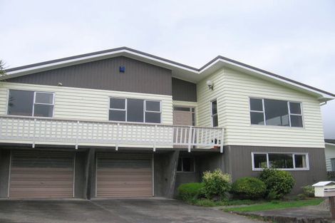 Photo of property in 127 Taylor Terrace, Tawa, Wellington, 5028