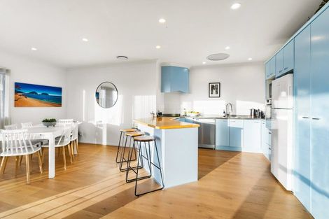 Photo of property in 2/87 Island Bay Road, Beach Haven, Auckland, 0626