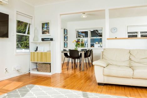 Photo of property in 2/30 Beechwood Road, Rothesay Bay, Auckland, 0630