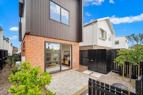 Photo of property in 1/478 West Coast Road, Glen Eden, Auckland, 0602