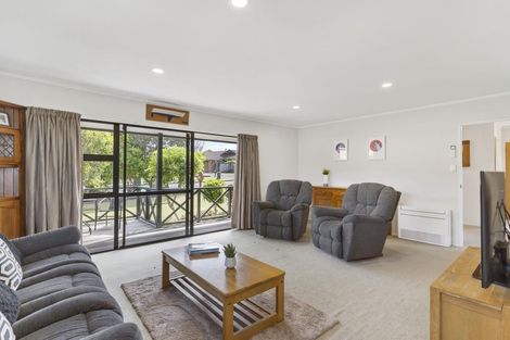 Photo of property in 6 Channing Crescent, Botany Downs, Auckland, 2010