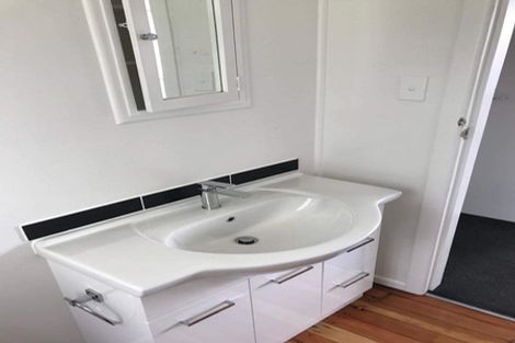 Photo of property in 2 Sheridan Street, Silverdale, Hamilton, 3216