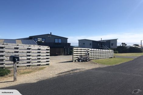 Photo of property in 3 Okiwa Terrace, Waiinu Beach, Whanganui, 4588