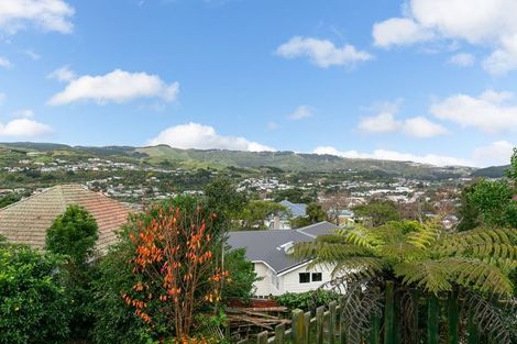 Photo of property in 33 Hampton Hill Road, Tawa, Wellington, 5028