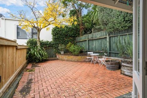 Photo of property in 17 Douglas Street, Mount Cook, Wellington, 6021