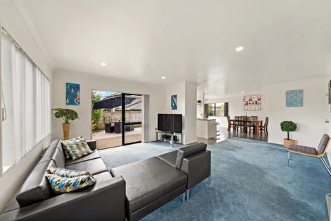Photo of property in 14 Watervista Place, Mangere Bridge, Auckland, 2022