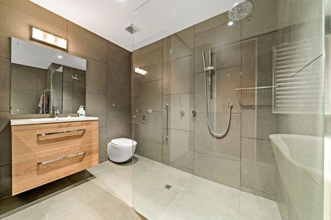 Photo of property in 9c/2 Saint Martins Lane, Grafton, Auckland, 1010