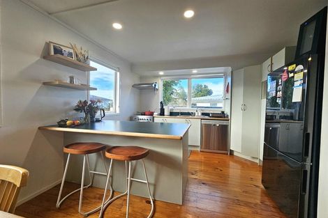 Photo of property in 3/93 Hobsonville Road, West Harbour, Auckland, 0618