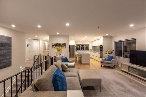 Photo of property in 96 Grovenor Drive, Orewa, 0931