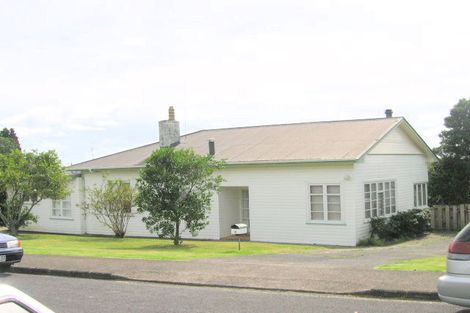 Photo of property in 3 Highland Avenue, Titirangi, Auckland, 0604