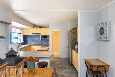 Photo of property in 6 Truscott Grove, Awapuni, Palmerston North, 4412
