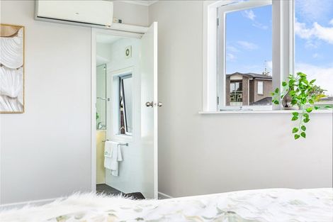 Photo of property in 61 Archibald Road, Kelston, Auckland, 0602