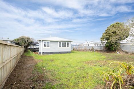 Photo of property in 17 Bartholomew Road, Levin, 5510