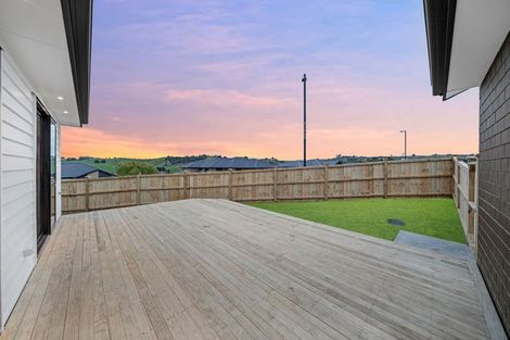 Photo of property in 22 Leathem Crescent, Pokeno, 2402