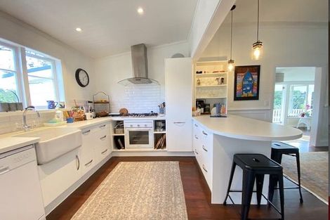 Photo of property in 13 Robertson Street, Russell, 0202