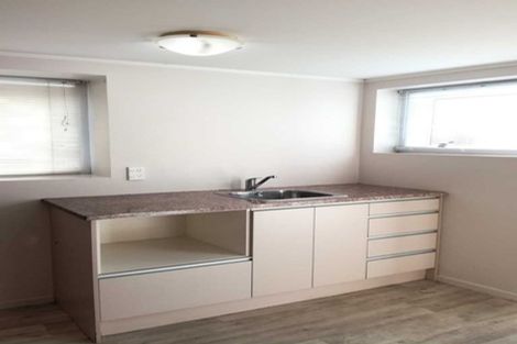 Photo of property in 1/10 Alma Street, Te Atatu South, Auckland, 0610