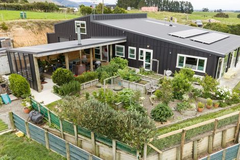Photo of property in 165 Albert Road, Tokomaru, Palmerston North, 4474
