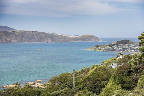 Photo of property in 156 Nevay Road, Karaka Bays, Wellington, 6022