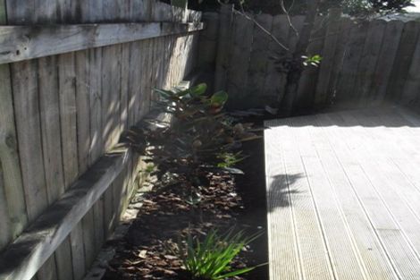 Photo of property in 2a Exmouth Road, Northcote, Auckland, 0627