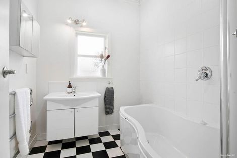 Photo of property in 1/91 Nile Road, Milford, Auckland, 0620