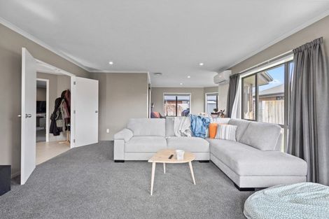 Photo of property in 9 Whitford Place, Rototuna North, Hamilton, 3210