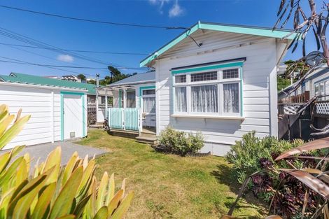 Photo of property in 61 Tauhinu Road, Miramar, Wellington, 6022