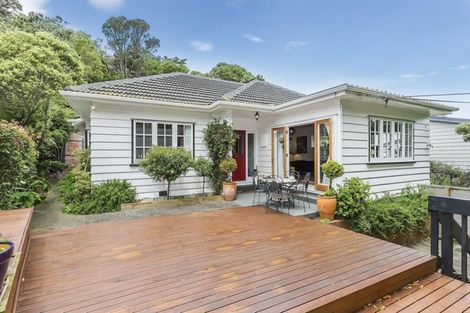 Photo of property in 132 Onslow Road, Khandallah, Wellington, 6035