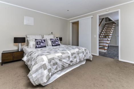 Photo of property in 3 Anchor Place, Beach Haven, Auckland, 0626