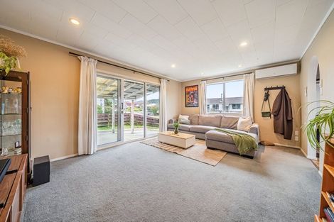 Photo of property in 1/3 Omaha Grove, Totara Park, Upper Hutt, 5018