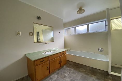 Photo of property in 1/46 Highland Park Drive, Highland Park, Auckland, 2010