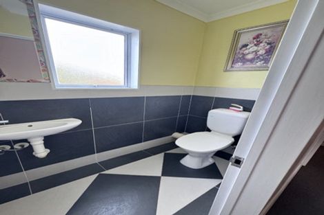 Photo of property in 286 East Coast Road, Forrest Hill, Auckland, 0620