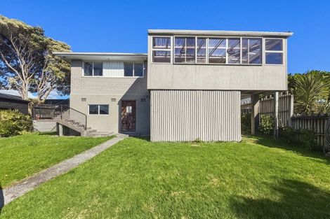 Photo of property in 27 Wairau Road, Oakura, 4314