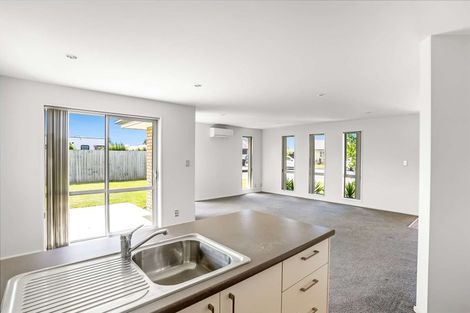 Photo of property in 69 Acacia Avenue, Rangiora, 7400