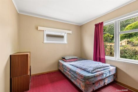 Photo of property in 63 Breaker Bay Road, Breaker Bay, Wellington, 6022