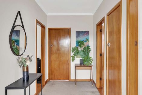 Photo of property in 4 Belvedere Crescent, Takaro, Palmerston North, 4412