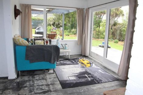 Photo of property in 2 Avenue Road, West End, Timaru, 7910