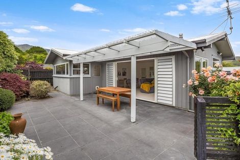 Photo of property in 15 Tawa Street, Waikanae, 5036