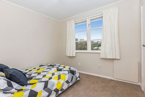 Photo of property in 135 Ruskin Road, Newlands, Wellington, 6037