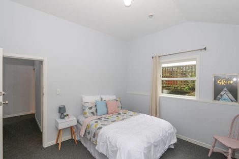 Photo of property in 70 Kelburn Parade, Kelburn, Wellington, 6012