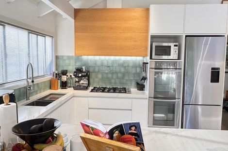 Photo of property in 8 Langstone Place, Chatswood, Auckland, 0626