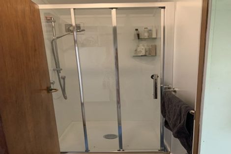 Photo of property in 15b Second Avenue, Stanley Point, Auckland, 0624