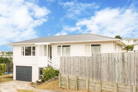 Photo of property in 21 Quigley Street, Newlands, Wellington, 6037