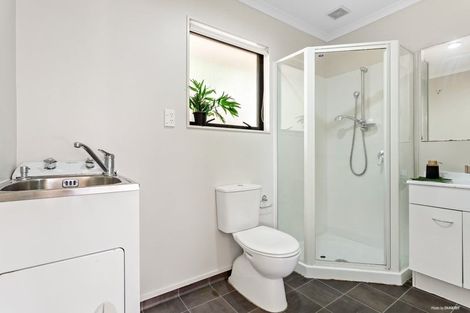 Photo of property in 28 Cedar Heights Avenue, Massey, Auckland, 0614