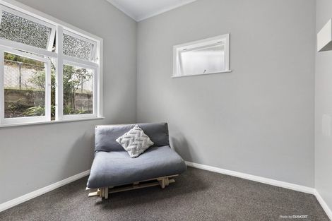 Photo of property in 94 Parkvale Road, Karori, Wellington, 6012