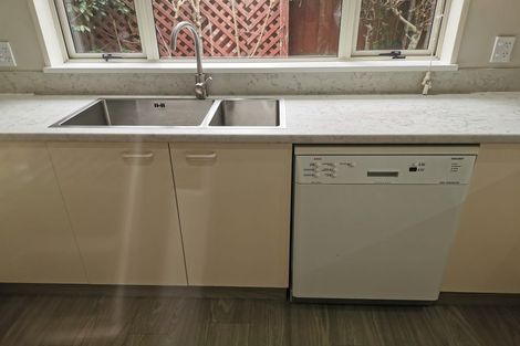 Photo of property in 32 Springbank Street, Bryndwr, Christchurch, 8053