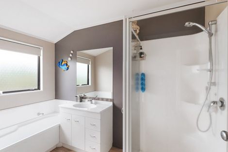 Photo of property in 76 Dalton Drive, Papamoa Beach, Papamoa, 3118